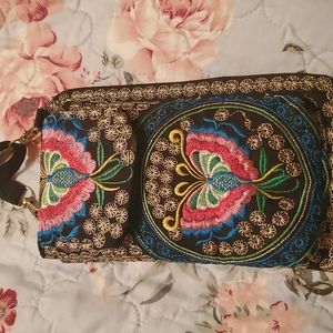 Embroidery wallet